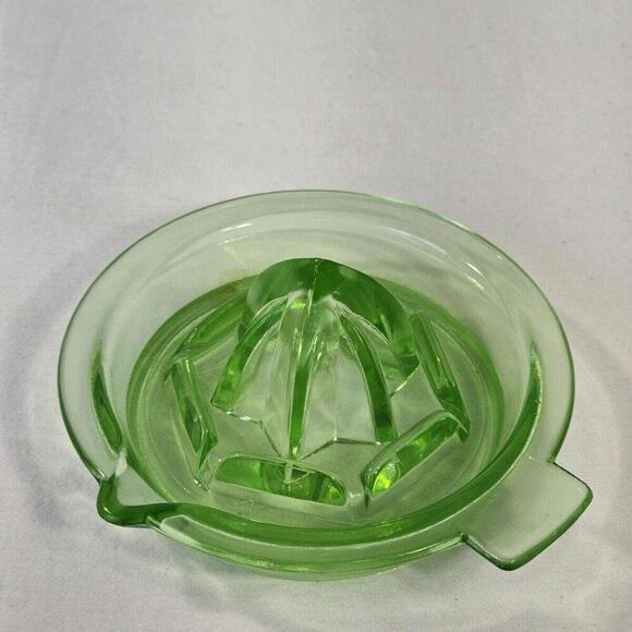 Vintage UV Uranium Green Glass Fruit Reamer Juicer - Picture 2 of 15